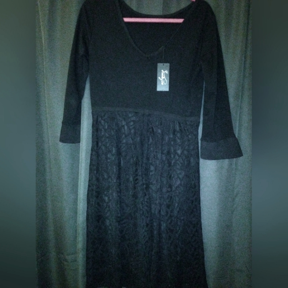 New Amika fashion little black dress. Size XL.